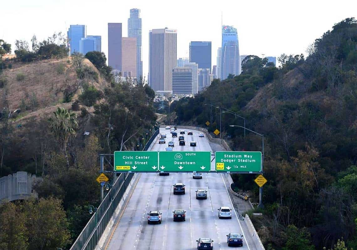 חובת החיסונים בעיריית לוס אנג'לס: 77 עובדים הוצאו לחל"ת, מאות נוספים עלולים להצטרף אליהם