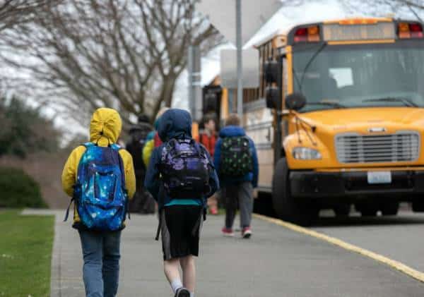 טראמפ במסר למושלים: "יש לשקול ברצינות את פתיחת בתי הספר"
