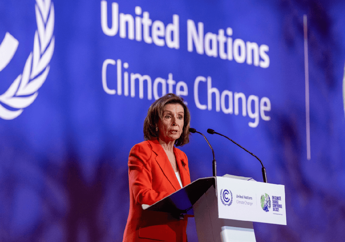 פלוסי מוציאה מאות אלפי דולרים על מטוסים פרטיים – בעודה מנסה לצבור הון פוליטי על משבר האקלים