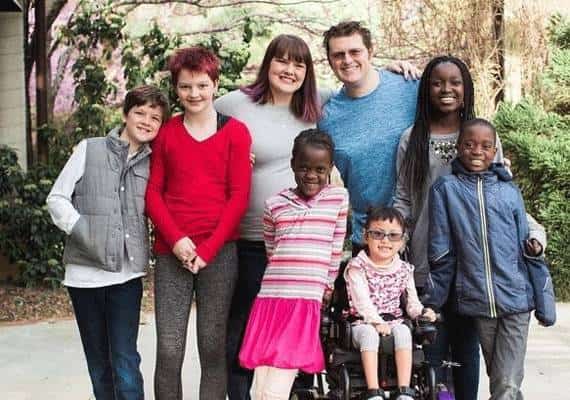  האסון שמטלטל את ארה"ב: גל עוצמתי הפך בילוי משפחתי בחוף הים לטרגדיה  