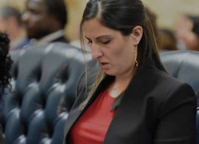 סנאטורית יהודיה דתייה במרילנד הואשמה בסחיטה: תיעוד של יריבה פוליטית עם גבר נשוי ואיומים על שידוכי בנותיה