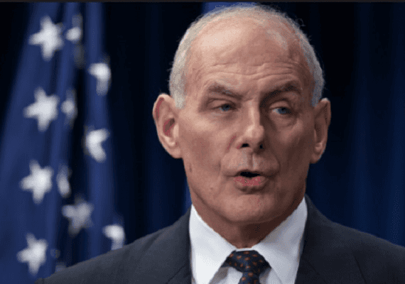 הגנרל שניסה להציל את טראמפ מעצמו סוגר שנה - מוחלש ומבודד