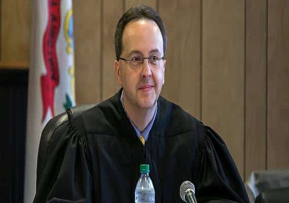 השופט בדרך לבית כלא: שופט עליון בווירג'ניה המערבית נאשם ב-22 סעיפי שחיתות