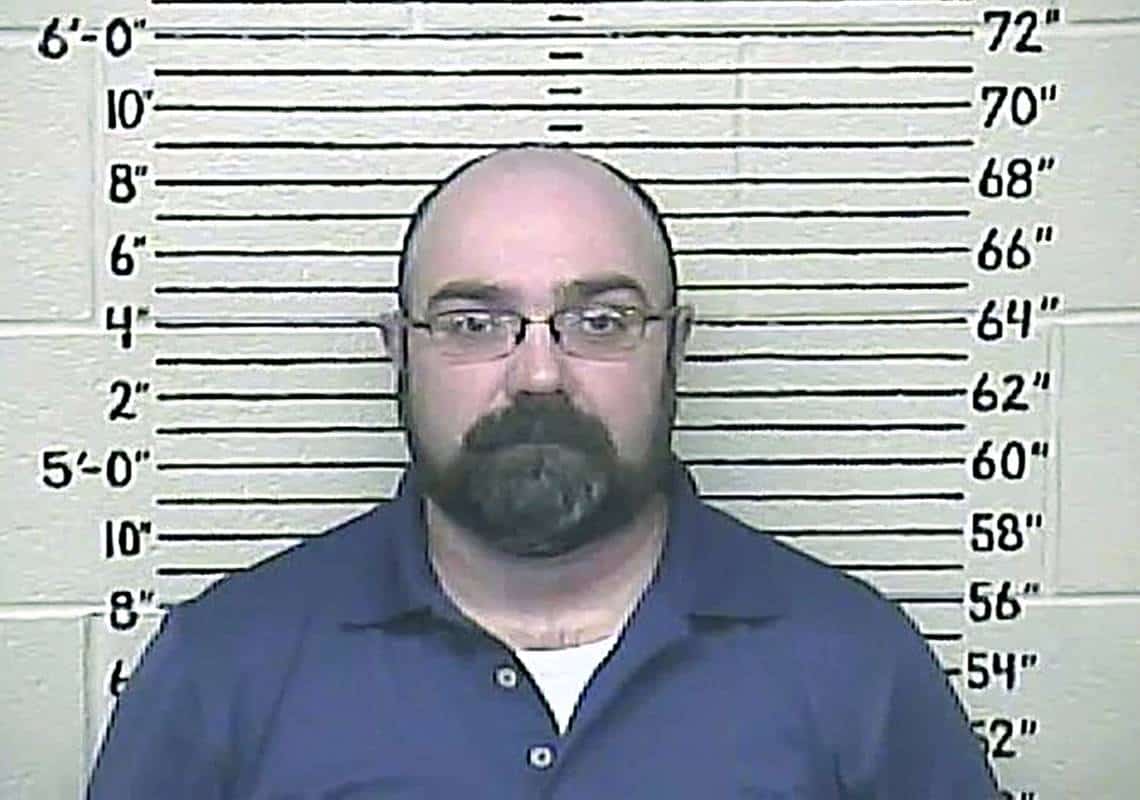 תעלומה בלב ארה"ב: מה גרם למורה לשלם 10 אלף דולר עבור רצח אמו?