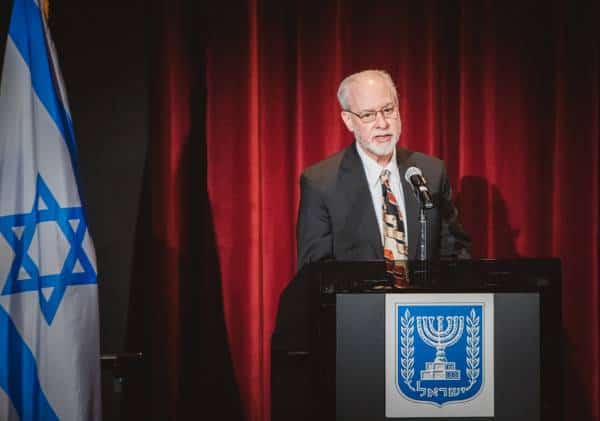 ממשיך להאמין באהבה: הרב שהיה עד לטבח המתפללים מחרים את המילה "שנאה"