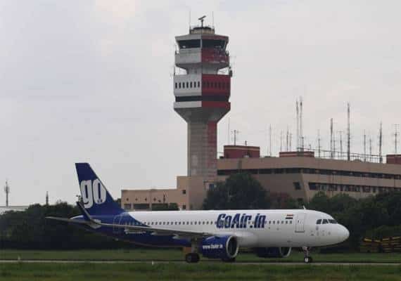 הודו: עלה על טיסתו הראשונה, אך גרם למהומה כאשר ניסה להשתמש בשירותים