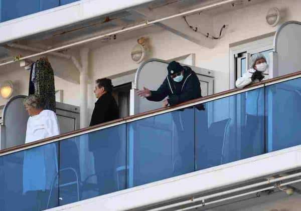 נגיף הקורונה ממשיך להתפשט בספינת התענוגות: 135 נוסעים נדבקו, ביניהם עשרות אמריקאים