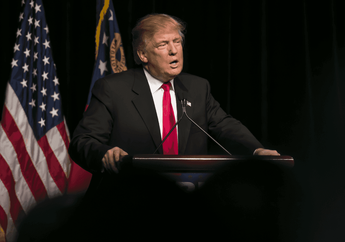 הפשיטה על ביתו של טראמפ: ה-FBI חיפש מסמכים הקשורים לנשק גרעיני