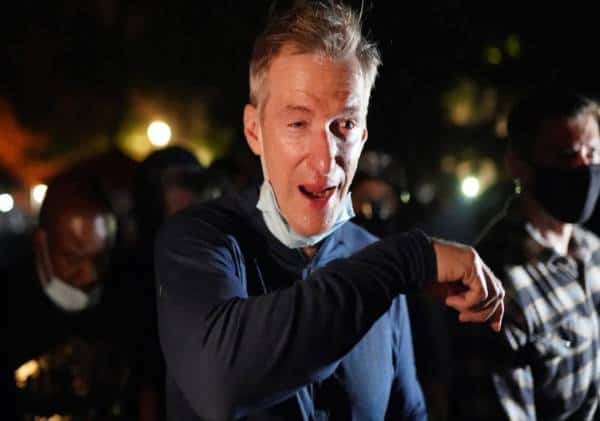 ראש העיר אושפז לאחר שנפצע בהפגנה נגד הממשל "זו אשמת טראמפ"