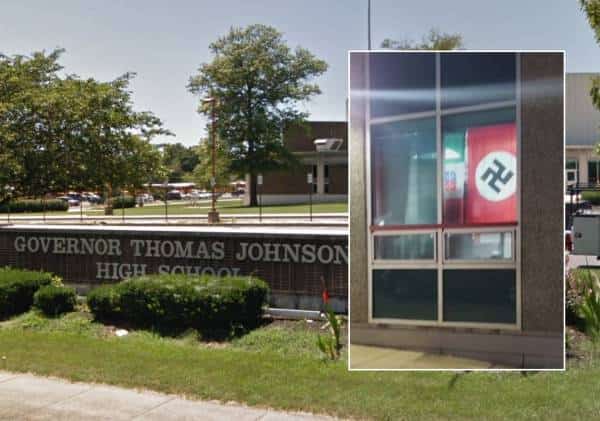 הורים זועמים: "איזה מין מורה להיסטוריה מחזיק בדגל הנאצי?"