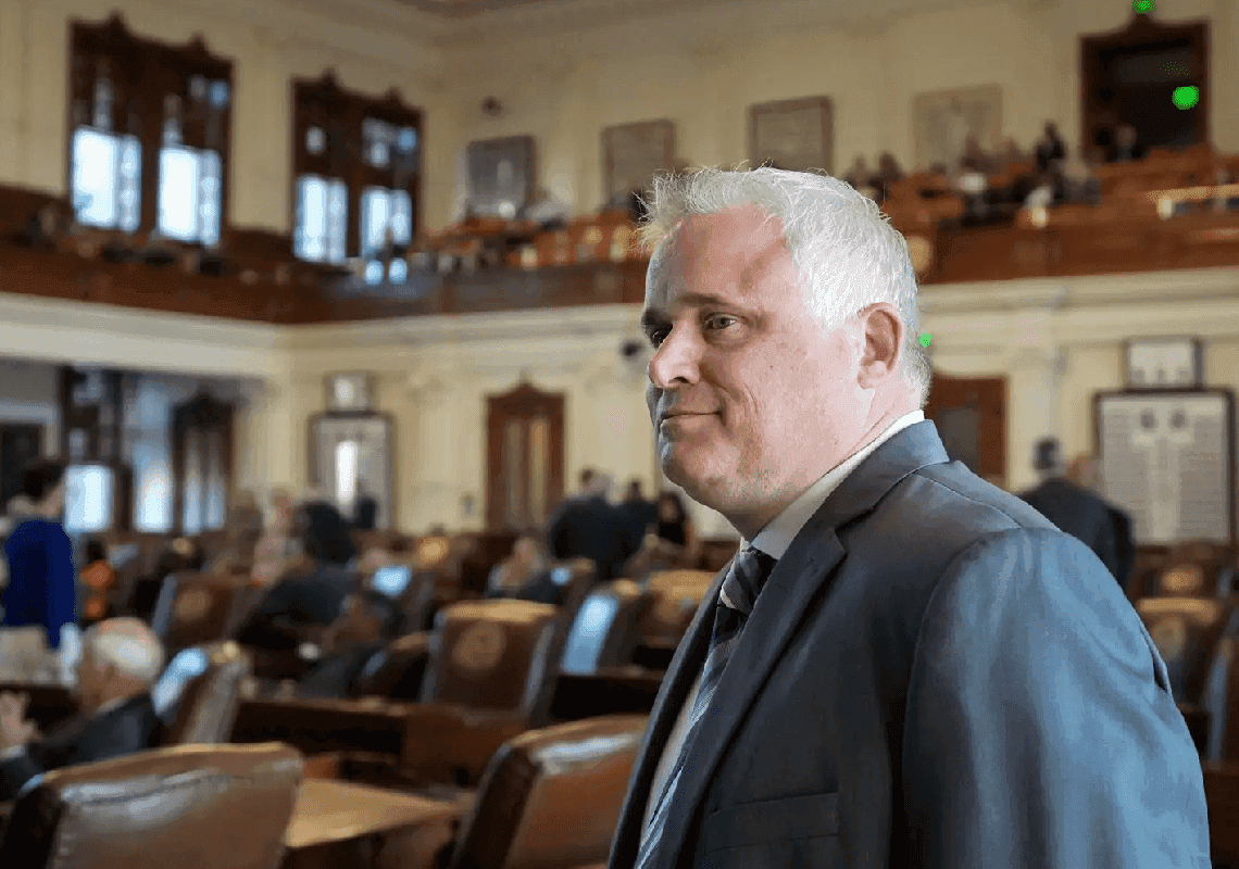 נציג רפובליקני מטקסס התפטר לאחר שנחשף כי קיים יחסי מין עם העוזרת שלו בת ה-19