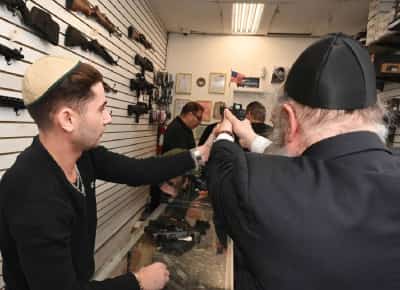 יהודי ניו יורק מתחמשים: עלייה משמעותית בבקשות לרישיונות נשק מאז בחירתו של זוהראן ממדאני