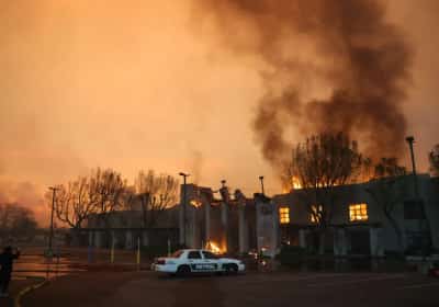 בית הכנסת ההיסטורי בפסדינה נחרב בשריפות בלוס אנג'לס. עכשיו מגיעה התביעה