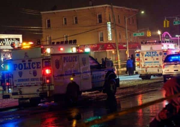 ניו יורק: בלש נורה למוות ושוטר נפצע בשוד מזוין בקווינס