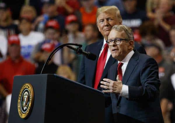 שעות בודדות לפני פגישתו המתוכננת עם הנשיא: מושל נוסף אובחן כחולה קורונה