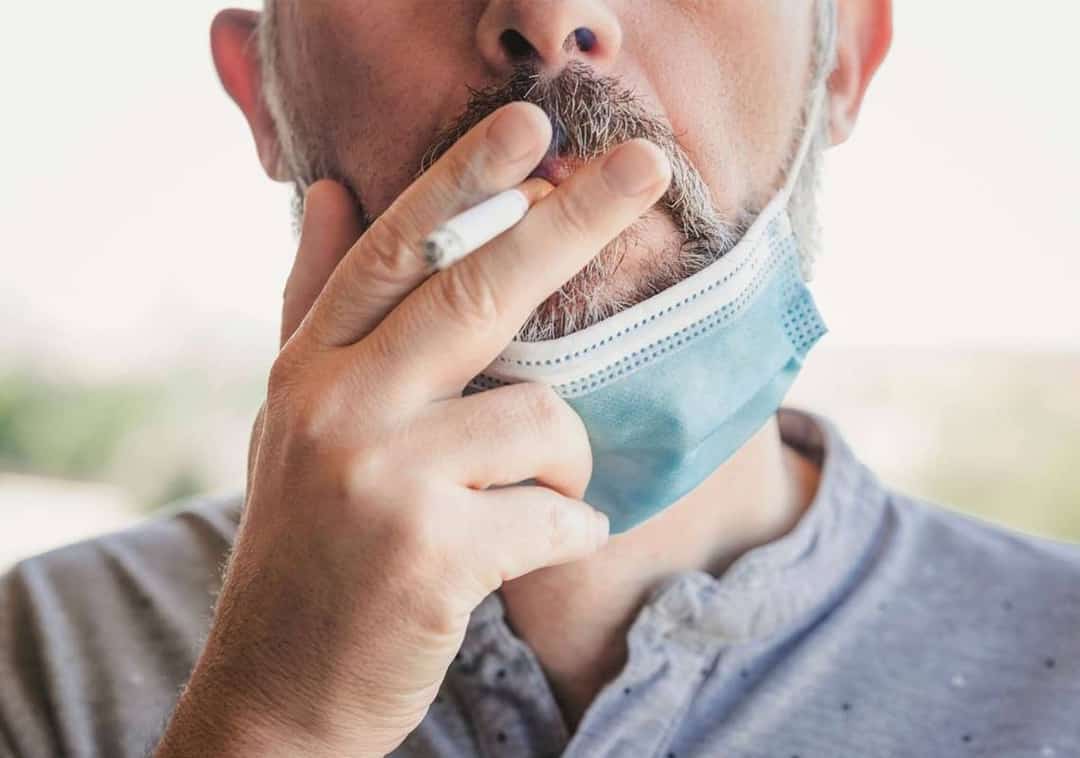 סיגריות הורגות? מדינה אמריקאית דווקא מעניקה למעשנים עדיפות בקבלת החיסון נגד קורונה