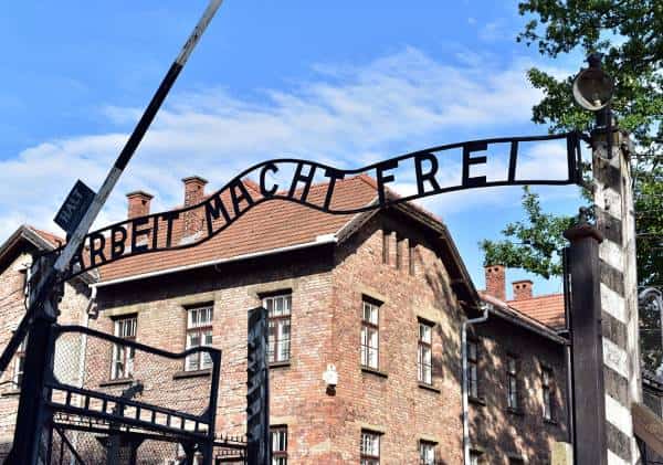 הוגשה הצעת חוק דו-מפלגתית למימון לימודי השואה בארה"ב