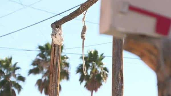 לאס וגאס: חבל תלייה הוצב בחזית בית בעיר. עובדת הדואר חוששת להכנס פנימה