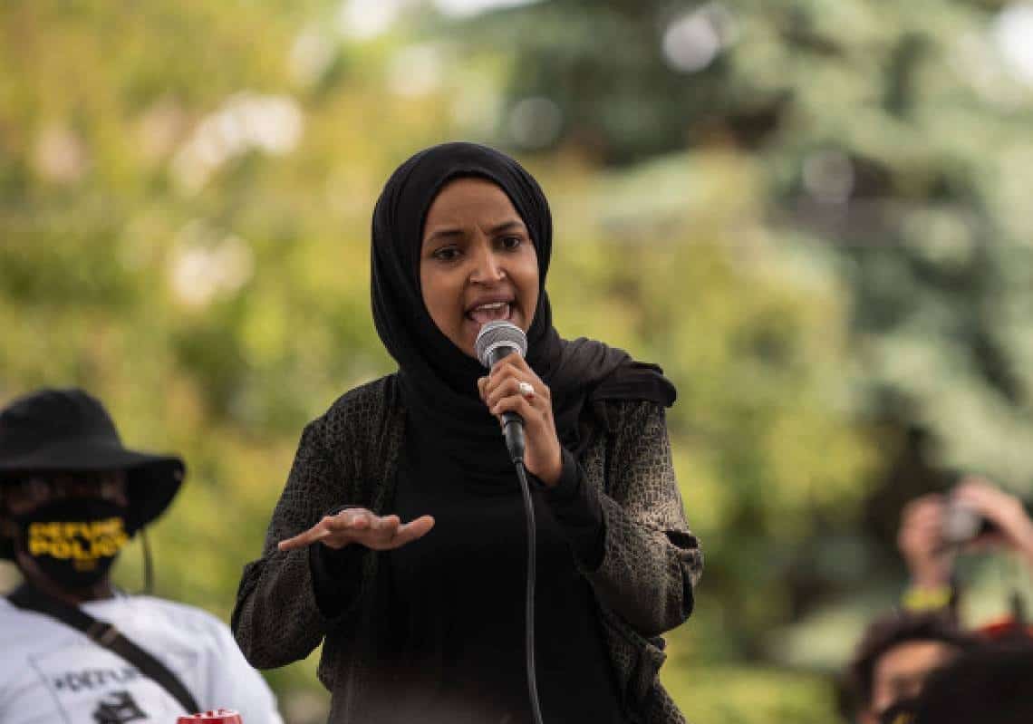 אילהן עומאר מכה שוב בהצהרה אנטישמית: "היהודים לא שותפים לעשיית צדק"