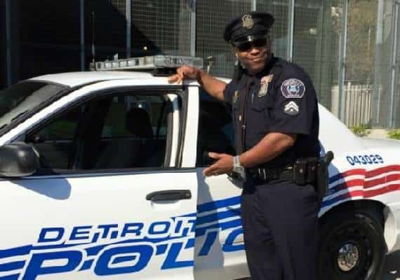 סוחרי הסמים? שוטרים סמויים. הקונים? גם. התוצאה: קרב בין "כוחותינו" ומבוכה למשטרה