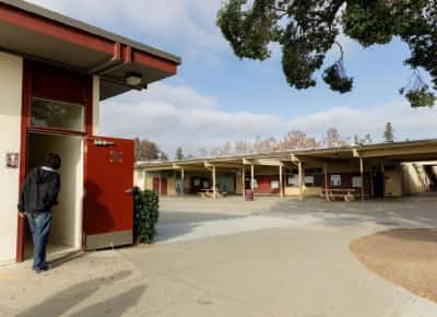 העשן כבר בכיתה: בתי הספר באמריקה מאבדים שליטה על דור הקנאביס