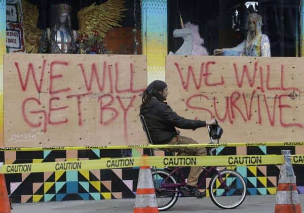 חזרה לשגרה או השארות בבית? רוב כמעט מוחלט מתושבי ארה"ב הכריע בסוגיה