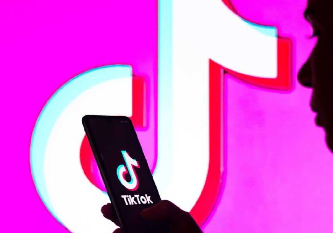 בריטניה אוסרת על שימוש ב-TikTok במכשירים ממשלתיים