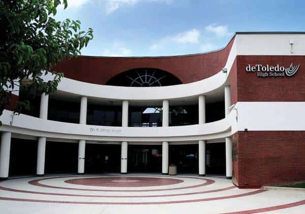 עדכוני קורונה בלוס אנג'לס: מקרה מוות ראשון, חשד להדבקה נוספת בציבור; ביה"ס יהודי בוודלנד הילס נסגר ללימודים