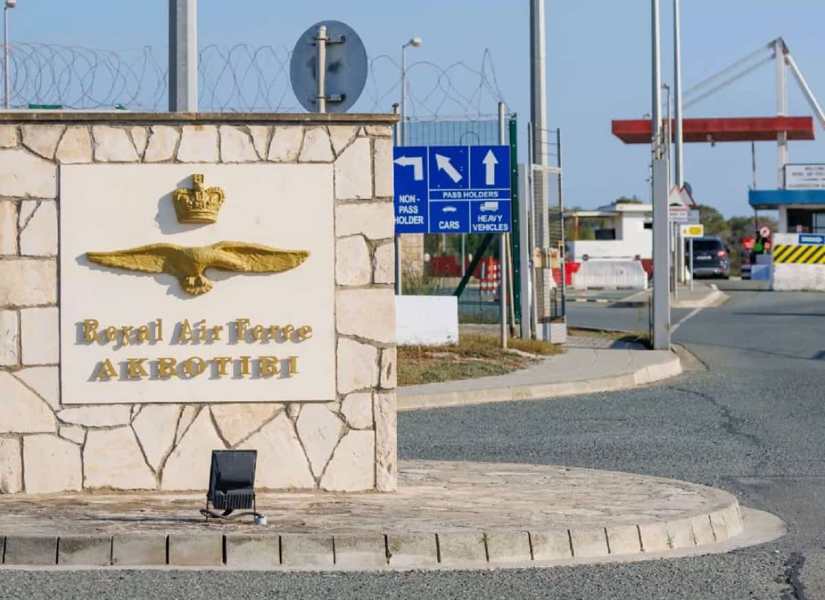 איראן תקפה לראשונה מדינה אירופית: טילים כוונו לבסיסים הבריטיים בקפריסין