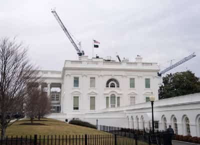 שופט עוצר את בניית אולם הנשפים של טראמפ: הנשיא אינו הבעלים של הבית הלבן