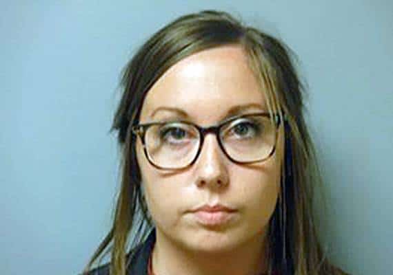 מורה בתיכון הורשעה בקיום יחסי מין עם תלמידיה ובהם שניים בלילה אחד