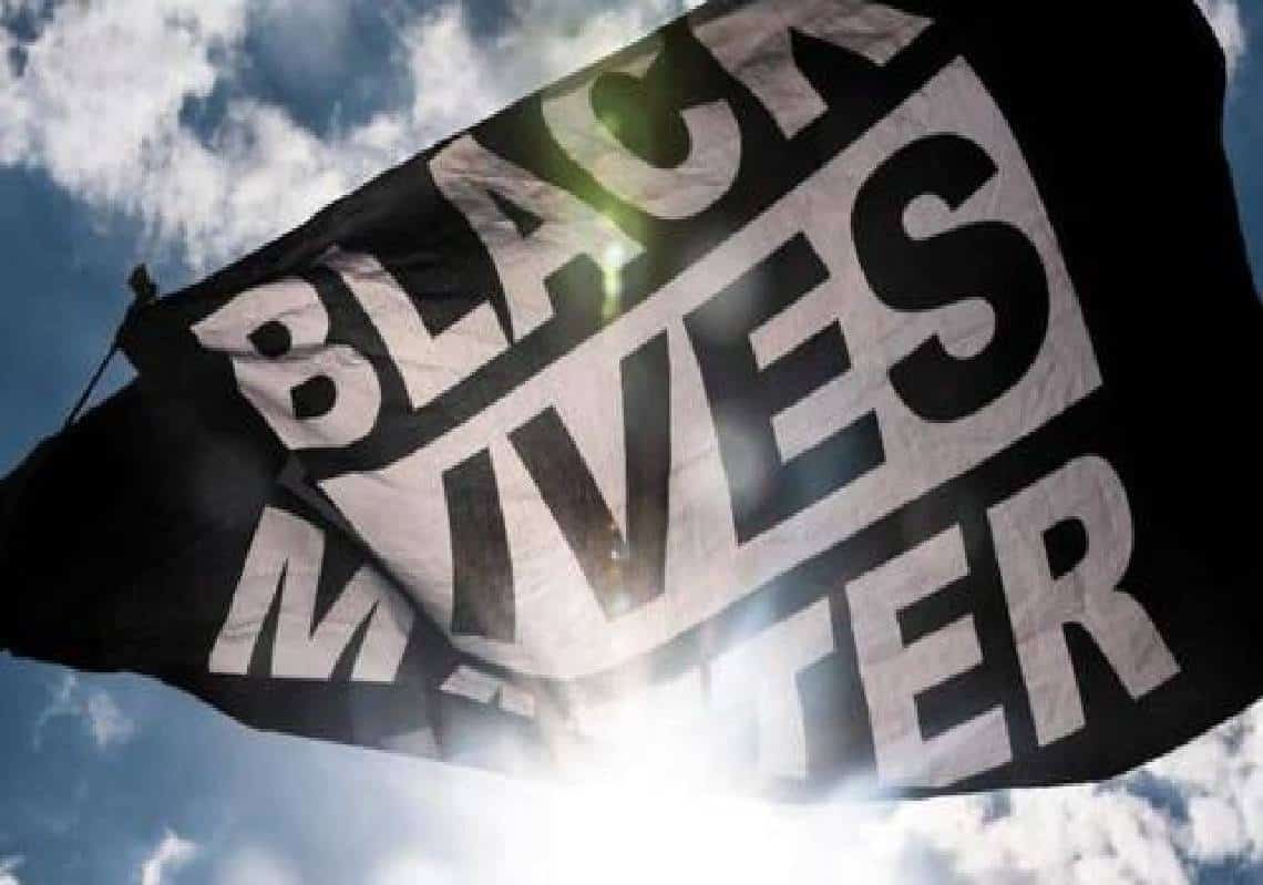 מי צריך את דגל אמריקה? מסמך שהודלף חושף: "ממשל ביידן ישתמש בסמלי BLM בשגרירויות ובמתקנים אמריקנים ברחבי העולם"