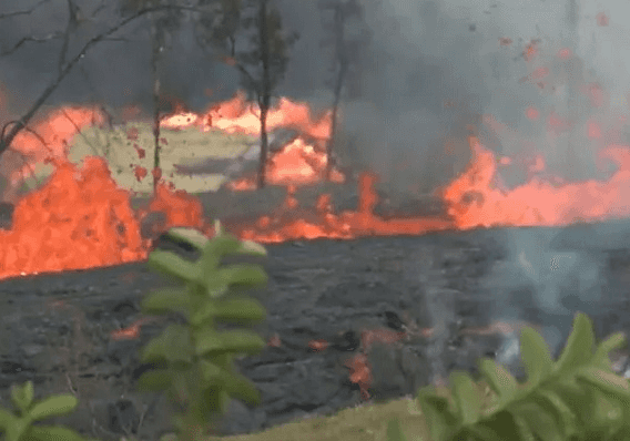הוואי: תושבים חולצו במסוק מהלבה המתקדמת