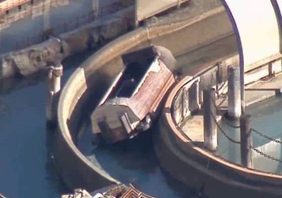 שלושה בני משפחה פצועים בתאונה במגלשת מים בפארק בדרום קליפורניה