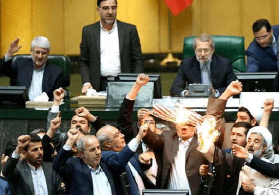 מנהיג איראן חמינאי לטראמפ: "אתה לא יכול לעשות שום דבר ארור!"