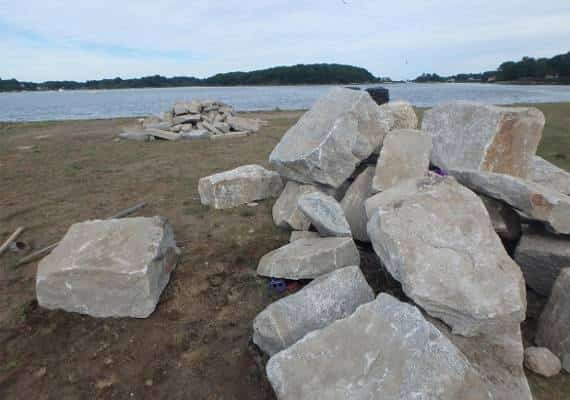 כמעט אסון בניו המפשייר: ילד בן שנתיים נקבר תחת מפולת סלעים