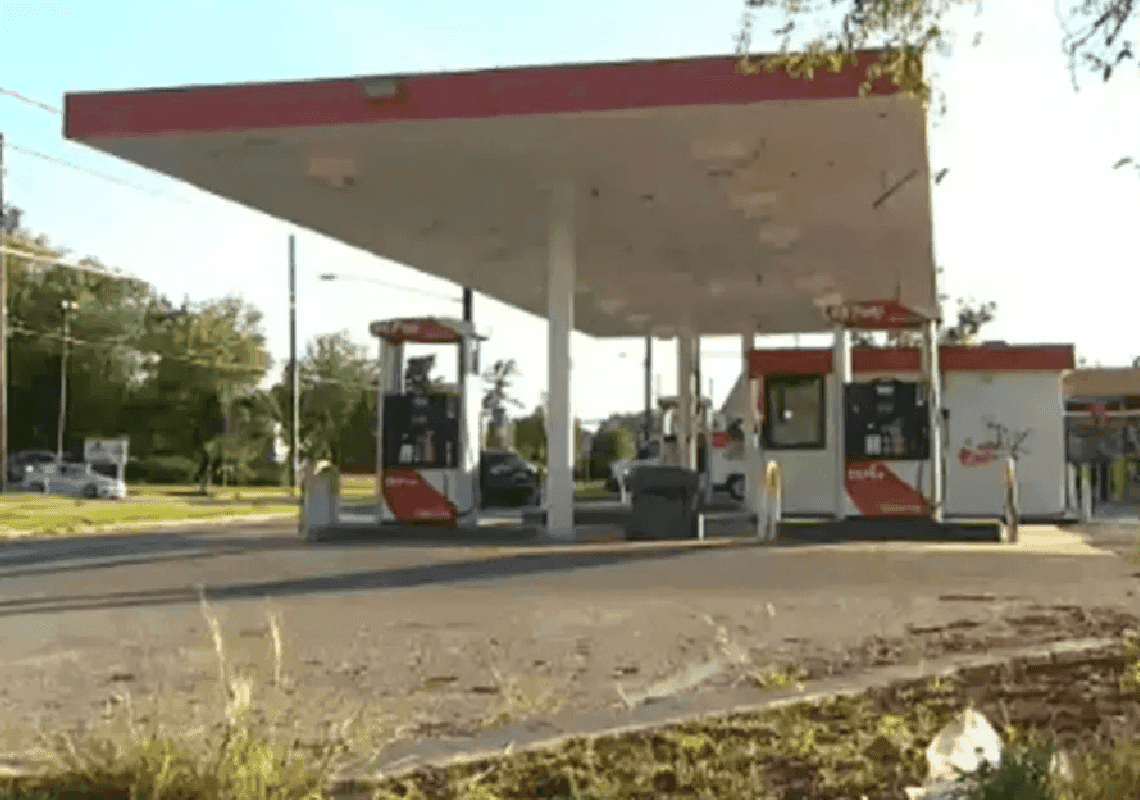 ילדים בני 12 ו-15 מואשמים כי דקרו למוות עובד בתחנת דלק