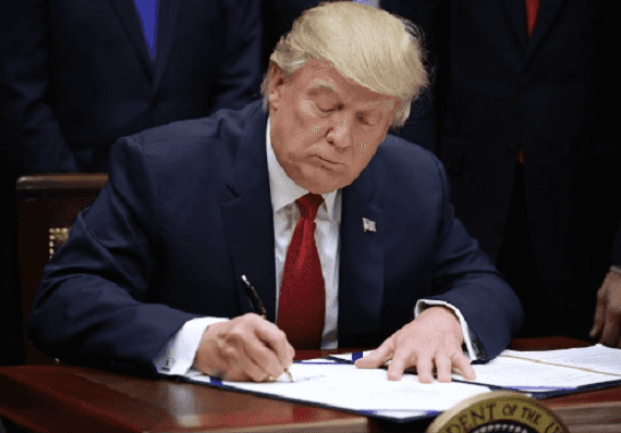 טראמפ חנן את אליס ג'ונסון. שוקל עשרות חנינות נוספות