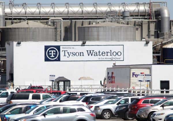 מחדל במפעל הבשר: עובדים חלו והקיאו, המנהלים הימרו על כמות הנדבקים