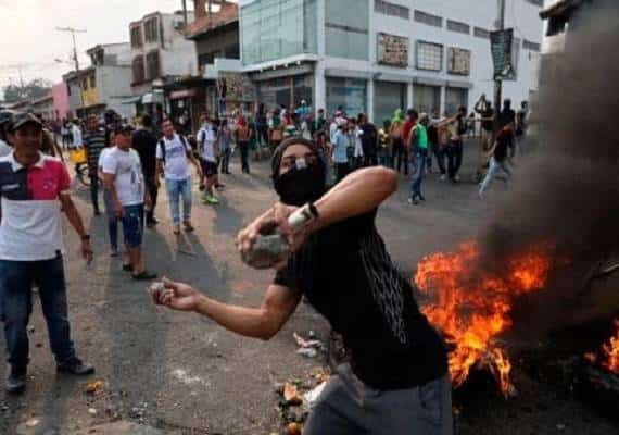 ונצואלה: המשבר מסלים; מדורו ניתק את היחסים עם קולומביה