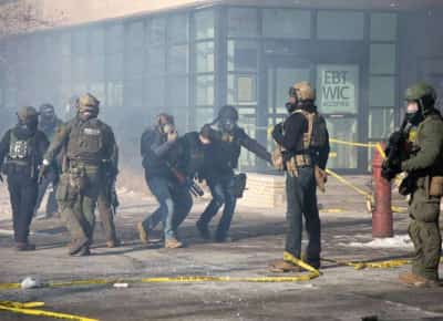 עוד אזרח אמריקאי נהרג מירי סוכני רשות ההגירה במיניאפוליס – העירייה מאשימה את וושינגטון: כך נראית מתקפה על עיר 