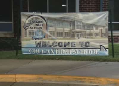 צלבי קרס בתיכון בווירג'יניה: חיפוש אחר מי שחרט את סמלי השנאה