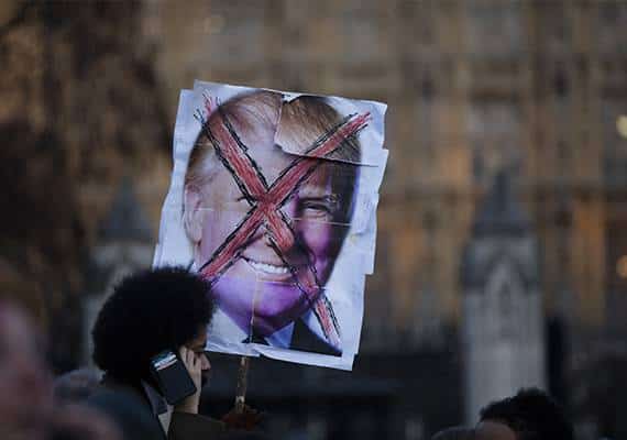 בשל שלט נגד הנשיא: שכנים בצפון קרוליינה התעמתו