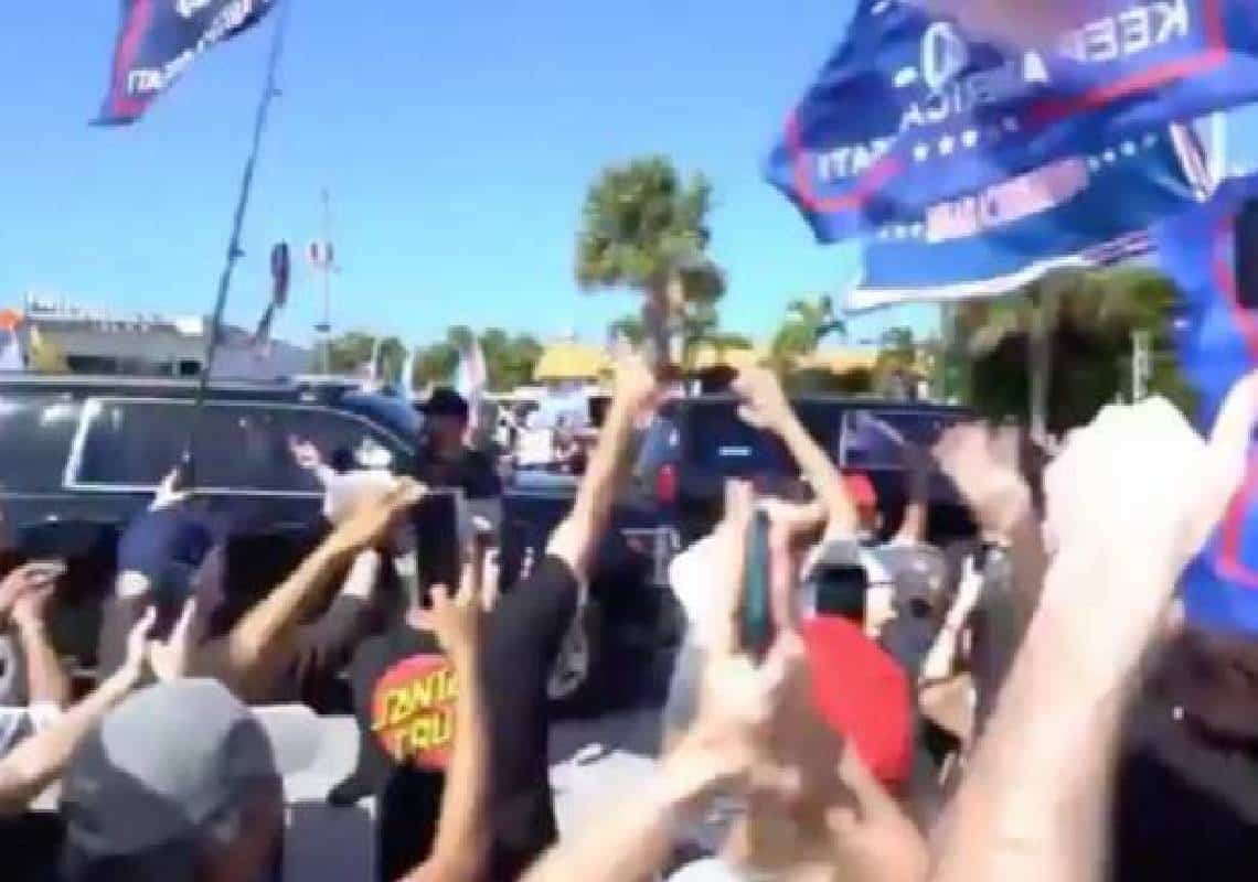 הפתעה בפלורידה: טראמפ הגיע לבקר באירוע 'חג הנשיאים' למול קהל החוגגים האקסטטי