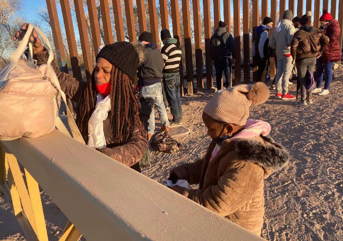 העליון יכריע: האם ממשל ביידן יצליח לבטל את מדיניות 'הישארו במקסיקו'?