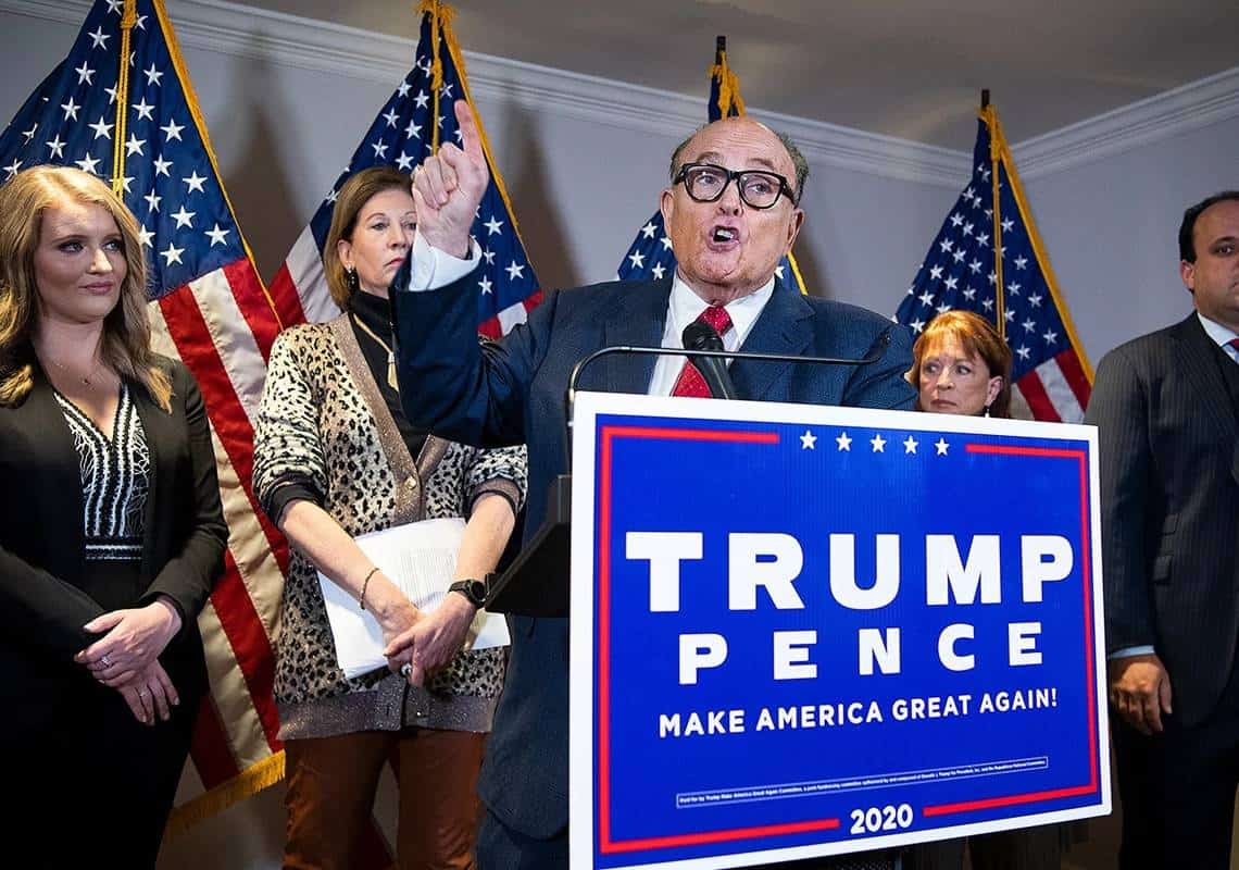 צוות ההגנה של טראמפ ממשיך להסתבך: רודי ג'וליאני סופג תביעה מ'דומיניון' בסך 1.3 מיליארד דולר