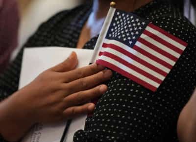 האזרחות שהתפוררה: מתאזרחים בארה"ב חוששים שטראמפ יפקיע מהם את הסטטוס