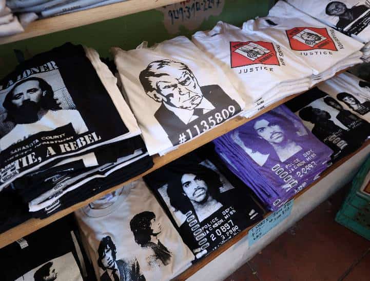 כולם רוצים אחת!‏ התמונה של טראמפ הפכה לסחורה ‏הכי חמה שיש