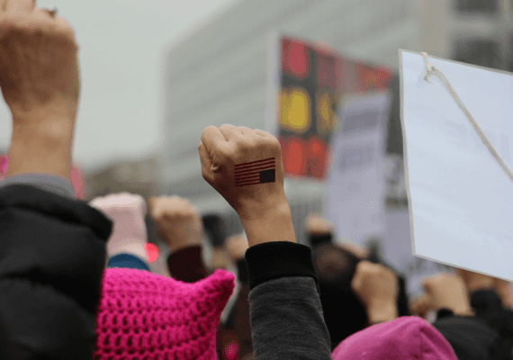"יהודים האמינו בעליונות הגזע": פעילת זכויות טוענת לאנטישמיות בהנהגת צעדת הנשים
