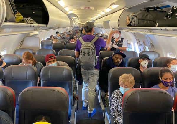 לראשונה בארה"ב: הורדה מטיסה בעקבות מחלוקת על חבישת מסכה